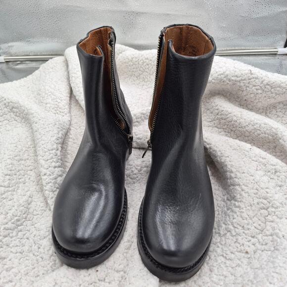 NEW Frye women's Veronica Inside Zip Ankle Boot Black leather size 6 - Picture 2 of 8